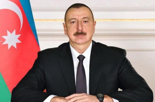 Prezident Əməkdar artistə EV VERDİ