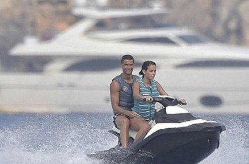 Роналду показал, как отдыхает с возлюбленной на яхте – ФОТО