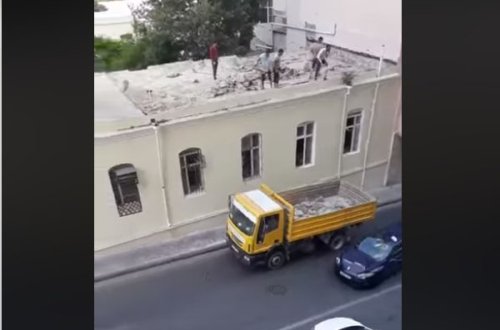 Səbail İcra hakimiyyətinin işçiləri tullantıları əcaib şəkildə daşıyırlar (VİDEO)