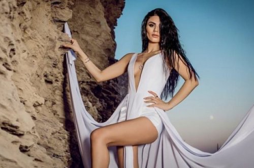 Aysunu biabır etdilər: “Çılpaq çıx, biz də baxaq” - VİDEO