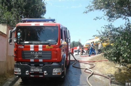 На Зыхском шоссе в Баку горят частные дома – ФОТО