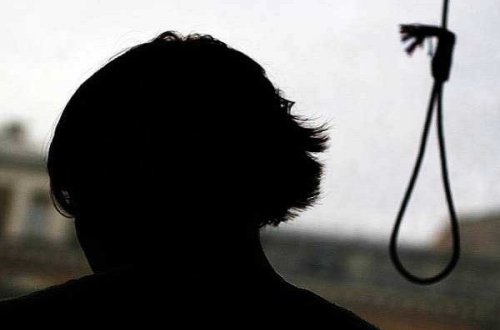 Gəncədə 70 yaşlı qadın özünü turnikdən asdı - YENİLƏNİB