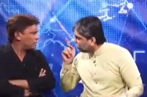 Canlı yayımda siyasətçi jurnalistə hücum etdi – Video