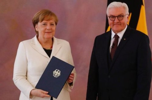 Merkel yenə titrədi - VİDEO