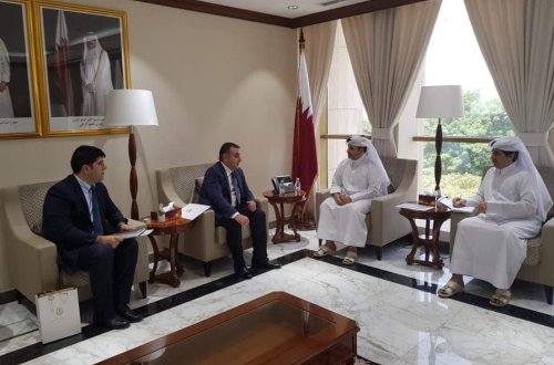 Səfirimiz Qətər Dövlətinin Bələdiyyə və Ətraf Mühit naziri ilə görüşdü