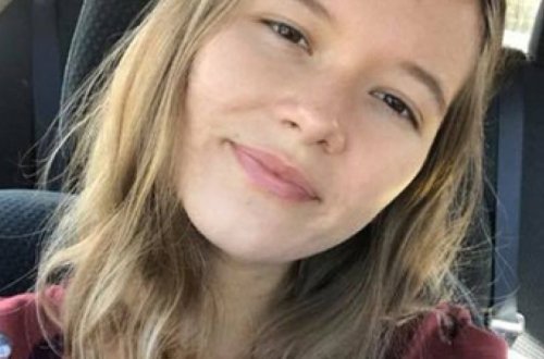 Три акулы напали на девушку и растерзали ее