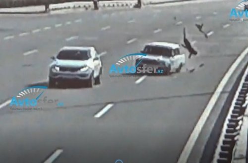 Bakıda maşın vuran piyadanın ayağı qopdu - şok görüntülər - VİDEO