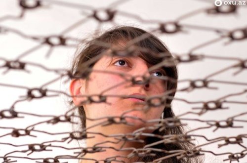 Qusarlı qızın tükürpədən hekayəsi: Qardaşım məni zorlayırdı, baltaladım, doğrayıb basdırdım