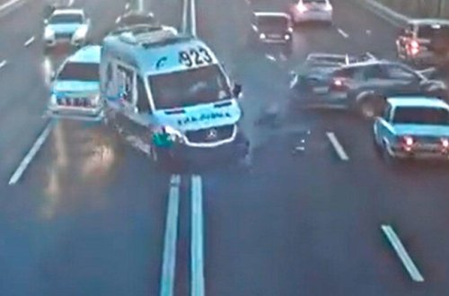 Bakıda təcli yardım maşını dəhşətli qəza törətdi - İnanılmaz görüntülər - VİDEO