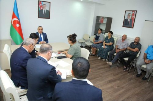 Azay Quliyev seçicilərini qəbul edib