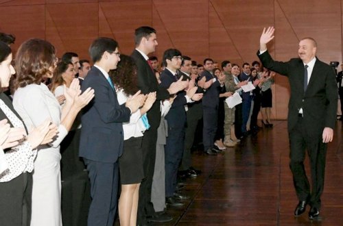 İlham Əliyevdən ölkə gənclərinə jest