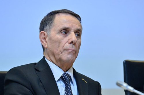 Baş nazir maaşlarla bağlı qərarlara dəyişiklik etdi