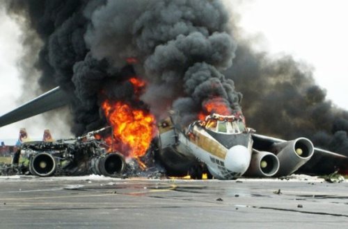 Dünya növbəti təyyarə qəzası ilə SARSILDI: Tanınmış simalar öldü - VİDEO