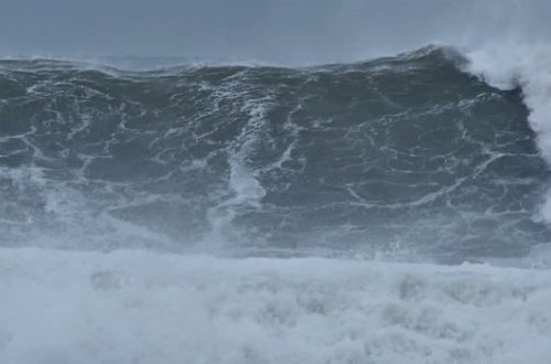 Dalğanın hündürlüyü altı metrə çatıb - FAKTİKİ HAVA