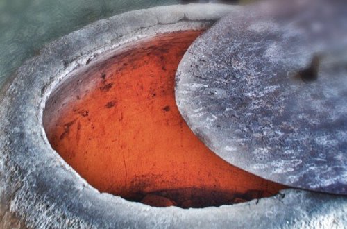 Təndiri yandırmaq istəyən qadın evi partlatdı – Yaralı var