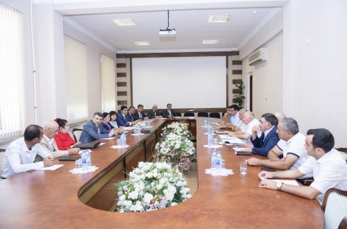 KƏND TƏSƏRRÜFATI NAZİRLİYİNDƏ FERMERLƏR ŞURASININ NÖVBƏTİ TOPLANTISI KEÇİRİLİB