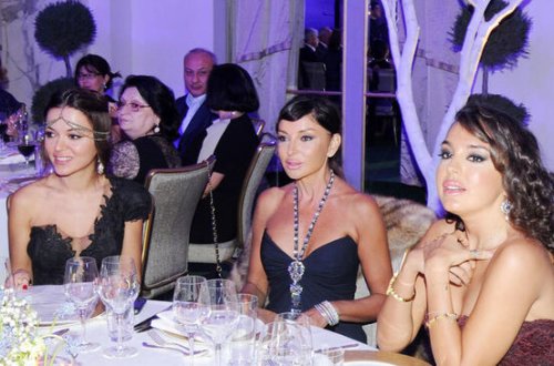 Mehriban Əliyeva qızını TƏBRİK ETDİ