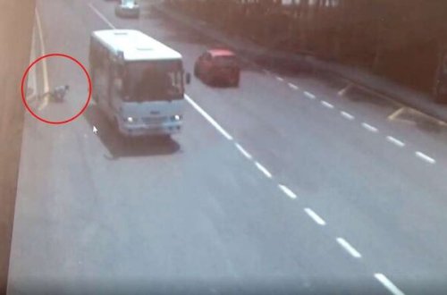 Avtobus velosiped sürən uşağı vurdu - BAKIDA DƏHŞƏTLİ GÖRÜNTÜLƏR +VİDEO