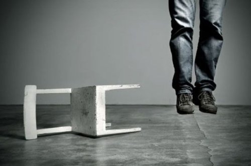 Gəncədə 49 yaşlı kişi özünü asdı