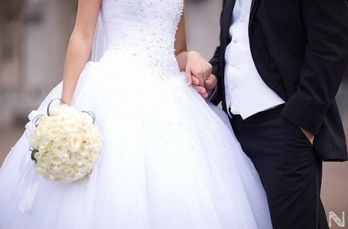 Azərbaycanlı qadın 3-cü dəfə ərə getmək üçün qızını satır - FOTO