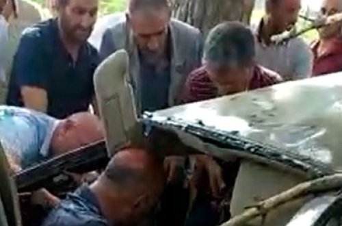 Bakıda maşın sürətlə parka girdi, sürücü tanınmaz hala düşdü – DƏHŞƏTLİ VİDEO