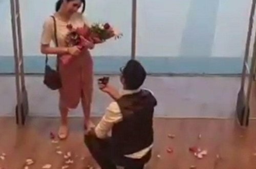 “Gənclik Mall”da evlilik təklifi - VİDEO