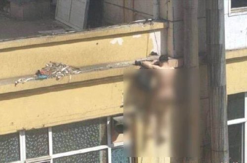 Əri işdə olan qadın fəhləni intim münasibət üçün evə çağırdı -Görün nələr oldu- 18+ VİDEO