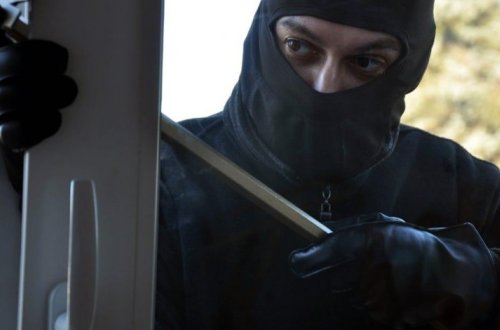 В Баку люди в масках совершили разбойное нападение на квартиру