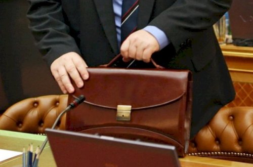 Prezident Mərkəzi Bankın sədrini vəzifədən azad etdi