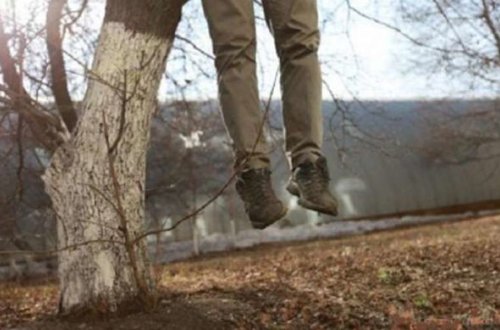 Neftçalada 19 yaşlı gənc özünü tut ağacından asdı