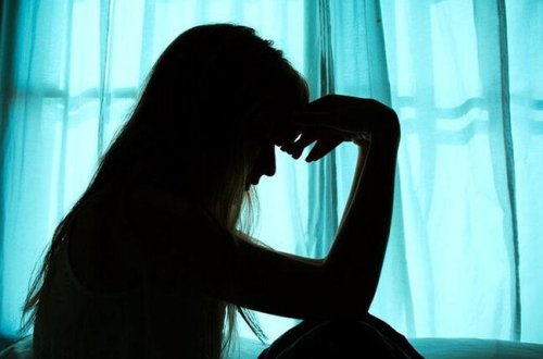 Prezidentlə görüşdə tələbə qız huşunu itirdi - VİDEO