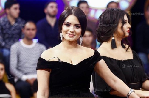 Minanın sinəsiaçıq — FOTOSUNA TƏRİF YAĞDIRDILAR