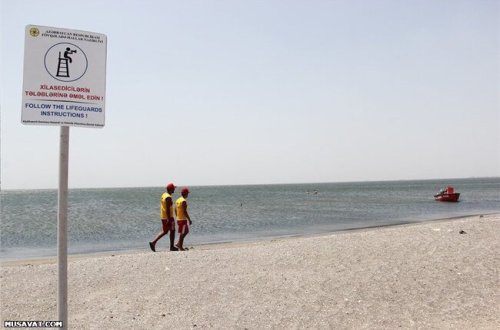 Sərxoş şəxslər xilasedicini döydülər — Çimərlikdə