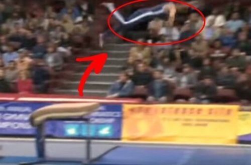 Şok görüntü: Atlet səhv etdi, matrasın üzərinə yox, görün hara düşdü+VİDEO