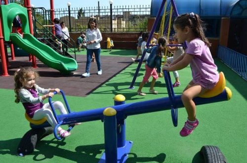 319 sayılı bağçanın müdiri valideyndən rüşvət tələb edir (İDDİA)