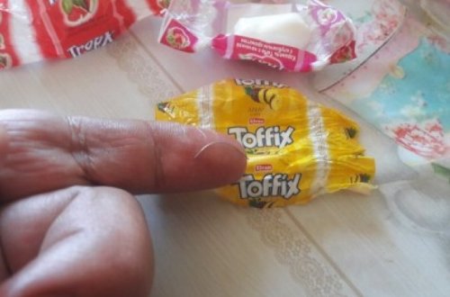 В Баку внутри конфеты обнаружена игла