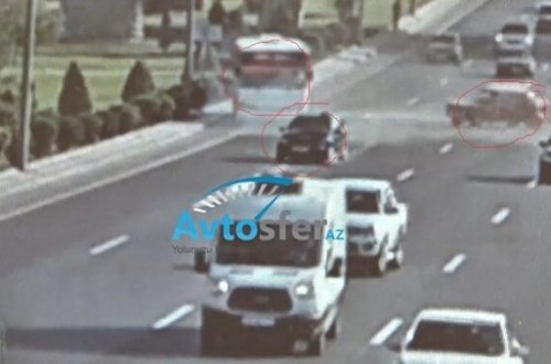 Sükan arxasında telefonla oynayan sürücü dəhşətli qəza törətdi – REAL VİDEO