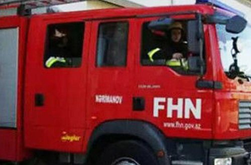 Bakıda ikimərtəbəli ev yanıb