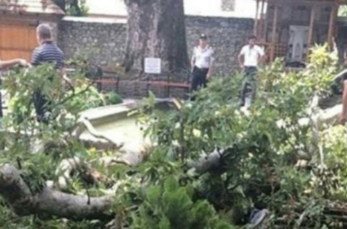 Вход во Дворец Шекинских ханов закрыт