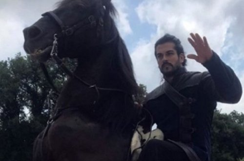 Burak Özçivit yeni serialı üçün azərbaycanlıdan dərs alır