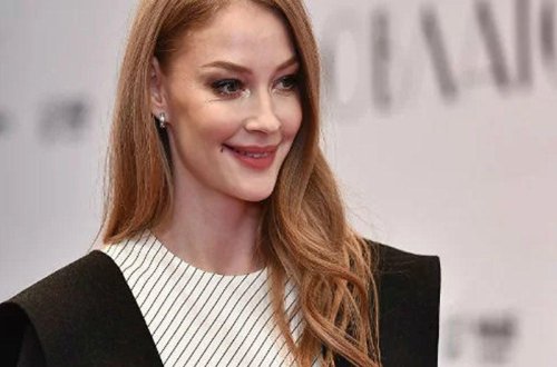 36 yaşlı aktrisa jurnal üçün soyundu - FOTO