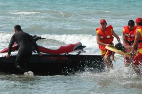 На пляжах Баку спасены пятеро иностранцев