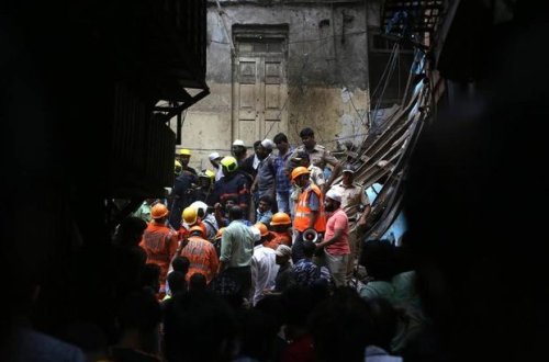 При обрушении здания в Мумбаи погибли 14 человек