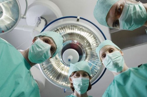 Родственники подарили девушке пластическую операцию и погубили ее