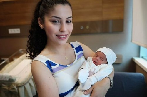 Ana yeni doğduğu körpəsini görüb şoka düşdü - Ağzında... + FOTOLAR