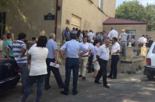 “Qaçqınkom”a rüşvət ittihamı- ŞƏKİDƏN OLAN VƏTƏNDAŞA MƏNZİL VERİBLƏR/ VİDEO