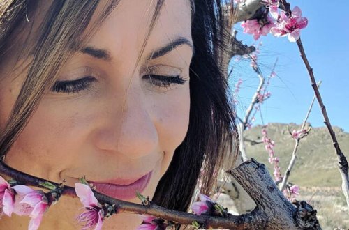 49 yaşlı aparıcı lüt şəkil çəkdirdi - Ailəm normal baxır - FOTO