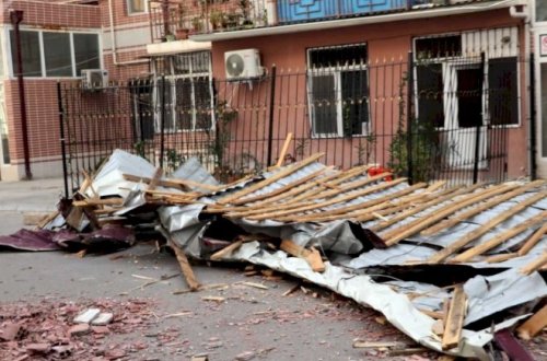 Külək dağıntılara səbəb oldu – Foto