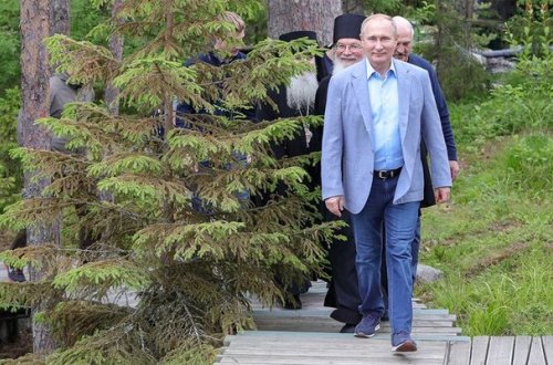 Putin 61 minlik idman ayaqqabısı geyindi - FOTO