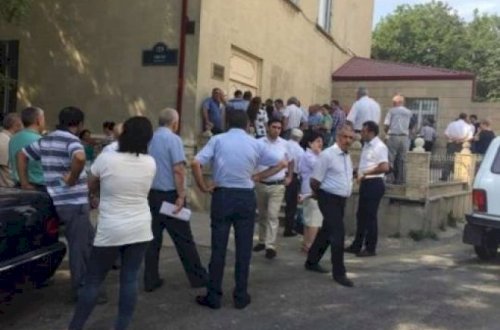 “Qaçqınkom”a ittiham: Mənzili pulla satırlar - Video